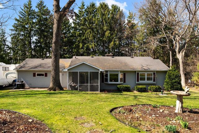 2878 Golden Circle, Stoughton, WI 53589