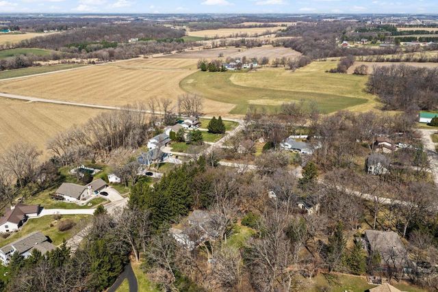 2878 Golden Circle, Stoughton, WI 53589