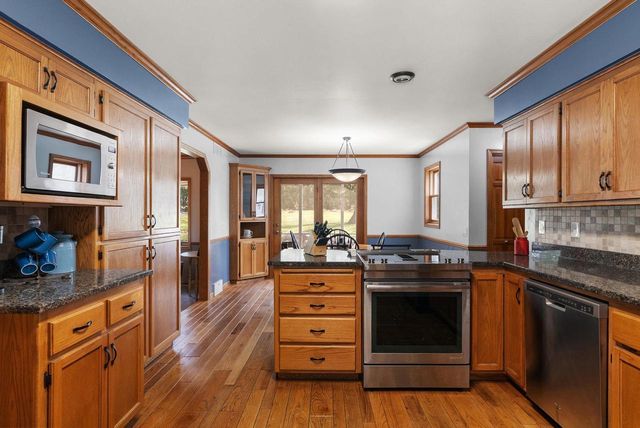 2878 Golden Circle, Stoughton, WI 53589