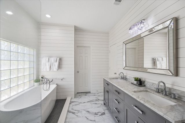 1418 Summer Forest Drive, Sugar Land, TX 77479