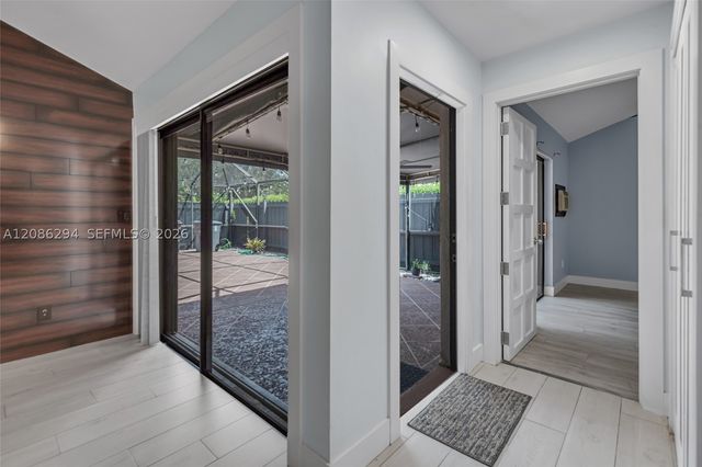 1050 Summit Trail Cir B, West Palm Beach, FL 33415