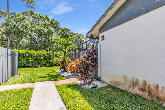 1050 Summit Trail Cir B, West Palm Beach, FL 33415
