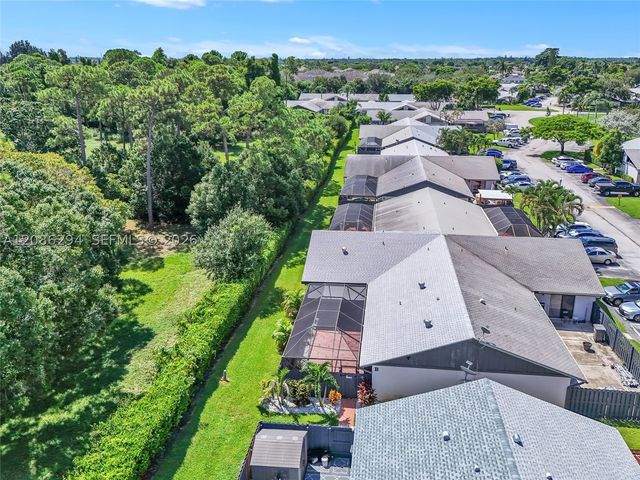 1050 Summit Trail Cir B, West Palm Beach, FL 33415