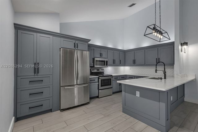 1050 Summit Trail Cir B, West Palm Beach, FL 33415