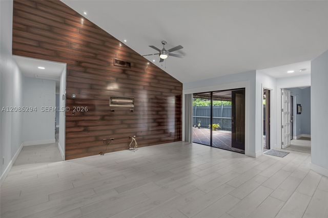 1050 Summit Trail Cir B, West Palm Beach, FL 33415