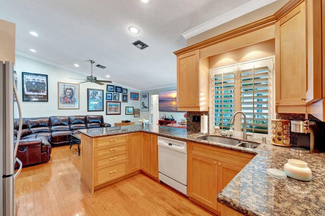 5315 NW 65th Ter, Coral Springs, FL 33067
