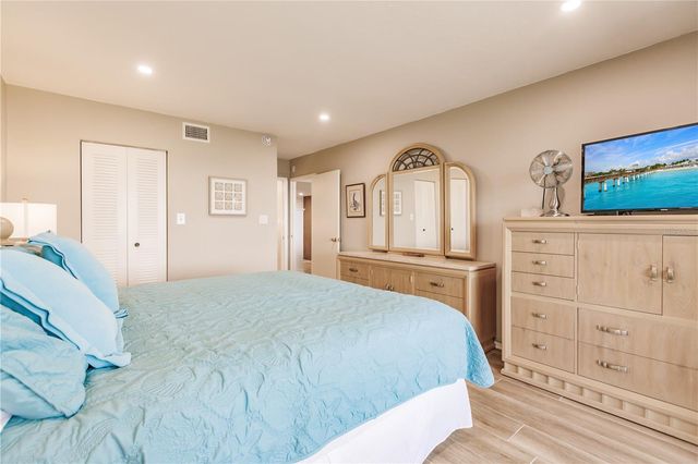 1255 E PEPPERTREE DRIVE 602, Sarasota, FL 34242