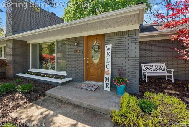 28631 Cumberland Drive, Farmington Hills, MI 48334