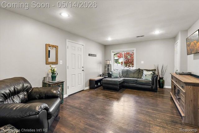 28631 Cumberland Drive, Farmington Hills, MI 48334