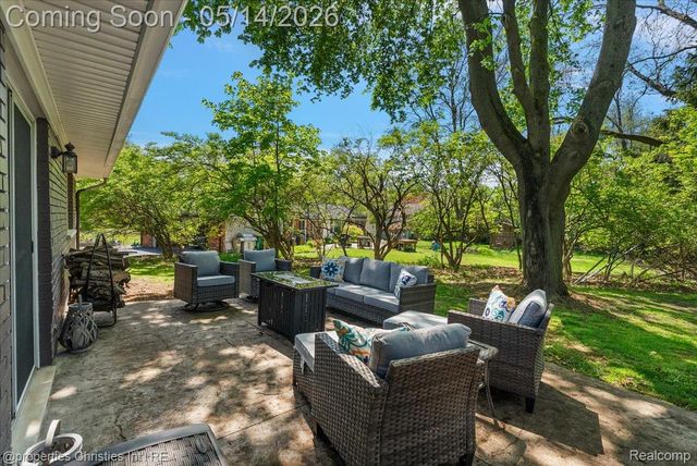 28631 Cumberland Drive, Farmington Hills, MI 48334
