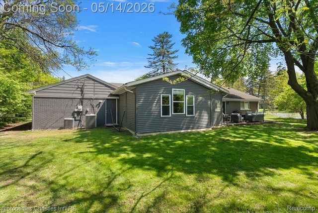 28631 Cumberland Drive, Farmington Hills, MI 48334