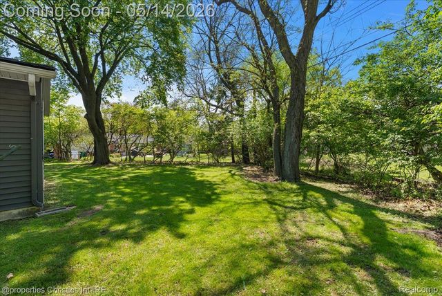 28631 Cumberland Drive, Farmington Hills, MI 48334