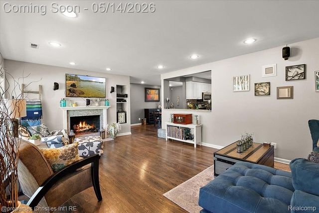 28631 Cumberland Drive, Farmington Hills, MI 48334