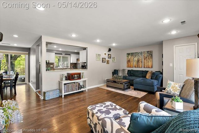28631 Cumberland Drive, Farmington Hills, MI 48334