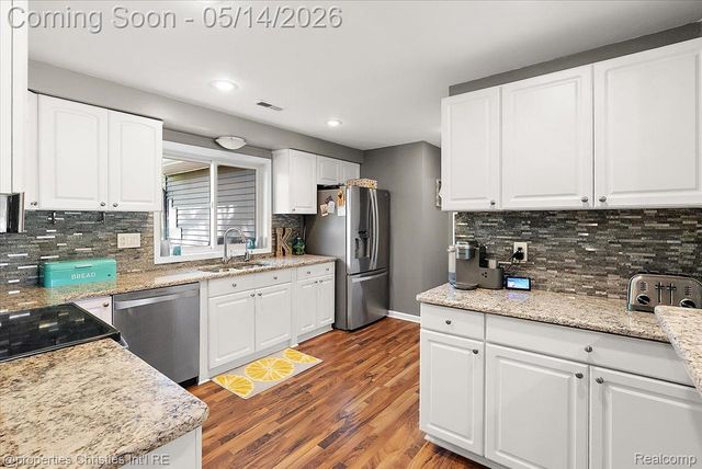 28631 Cumberland Drive, Farmington Hills, MI 48334