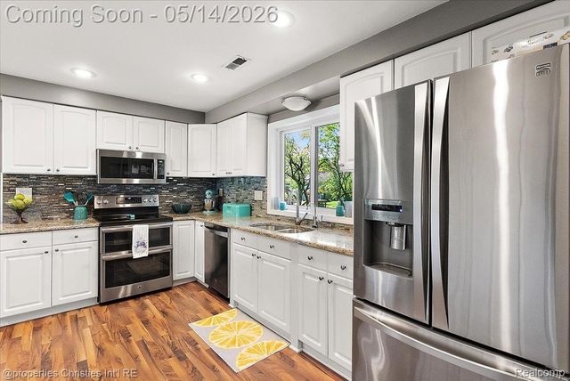 28631 Cumberland Drive, Farmington Hills, MI 48334