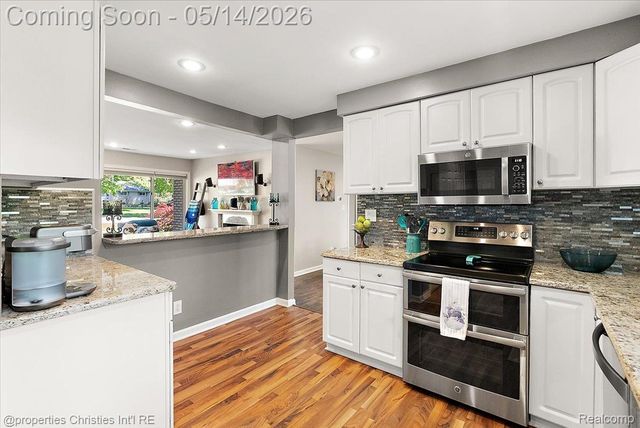 28631 Cumberland Drive, Farmington Hills, MI 48334
