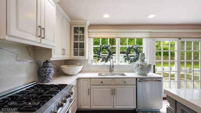 6 Childsworth Ave, Bernardsville Boro, NJ 07924