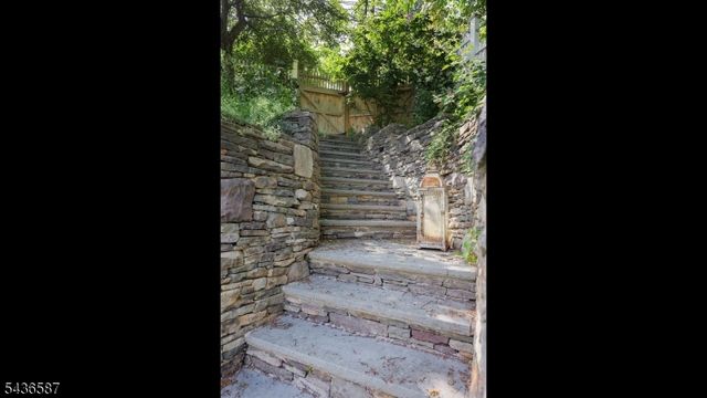 6 Childsworth Ave, Bernardsville Boro, NJ 07924