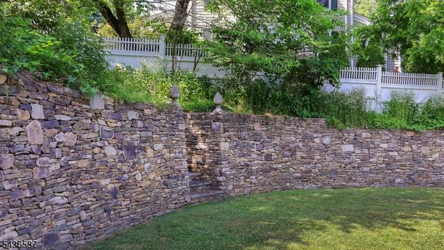 6 Childsworth Ave, Bernardsville Boro, NJ 07924