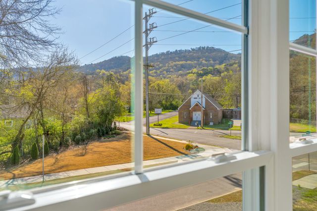 1366 Thomas Avenue, Chattanooga, TN 37409