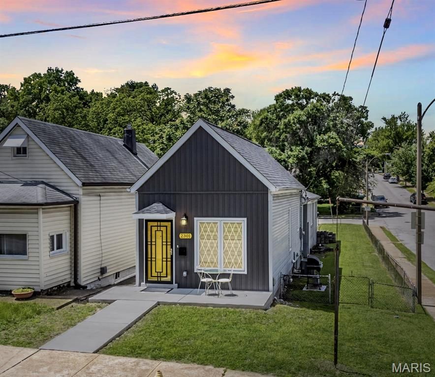 2301 Sulphur Avenue, St Louis, MO 63139
