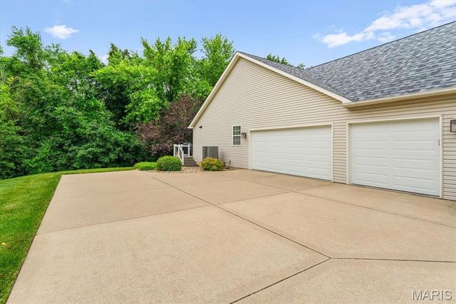 3300 Gadwall Court, Swansea, IL 62226
