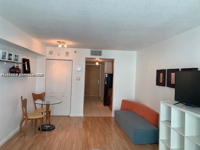 1200 Brickell Bay Dr 2716, Miami, FL 33131