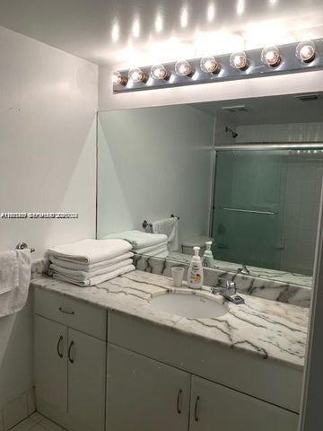 1200 Brickell Bay Dr 2716, Miami, FL 33131