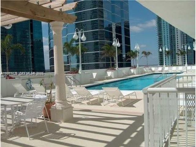1200 Brickell Bay Dr 2716, Miami, FL 33131