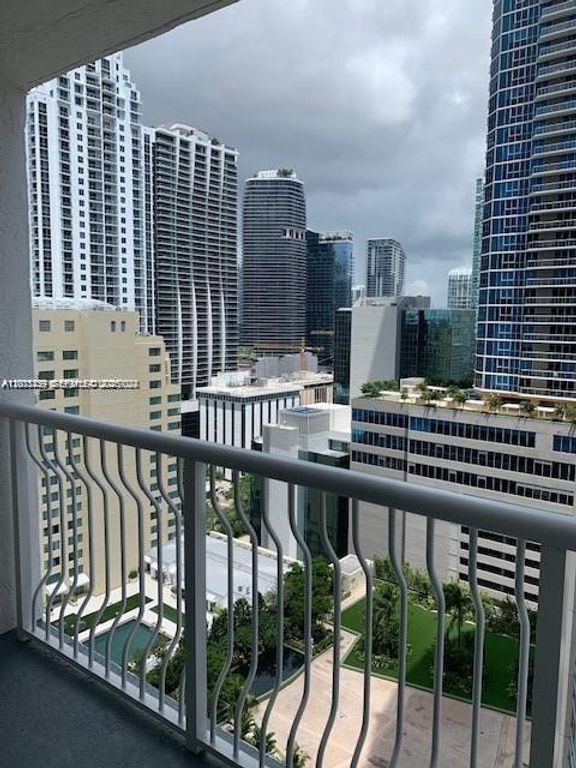 1200 Brickell Bay Dr 2716, Miami, FL 33131