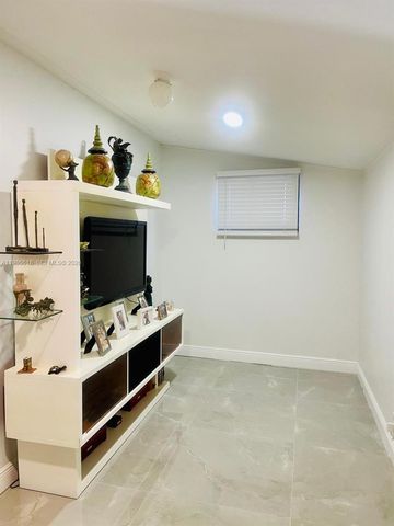 3049 NW 6th Ave, Wilton Manors, FL 33311