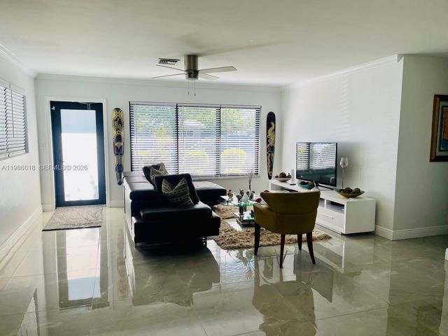 3049 NW 6th Ave, Wilton Manors, FL 33311