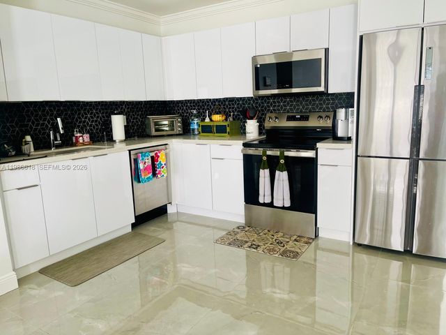 3049 NW 6th Ave, Wilton Manors, FL 33311