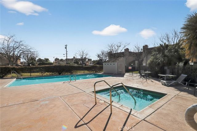 433 W Avenue J5 13, Lancaster, CA 93534