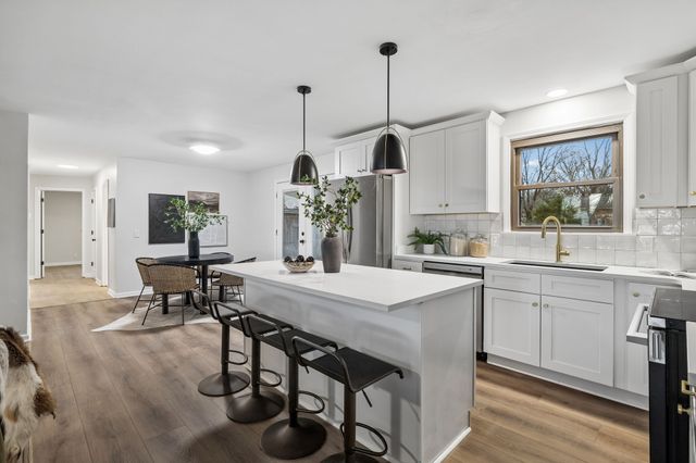 171 New Shackle Island Rd, Hendersonville, TN 37075