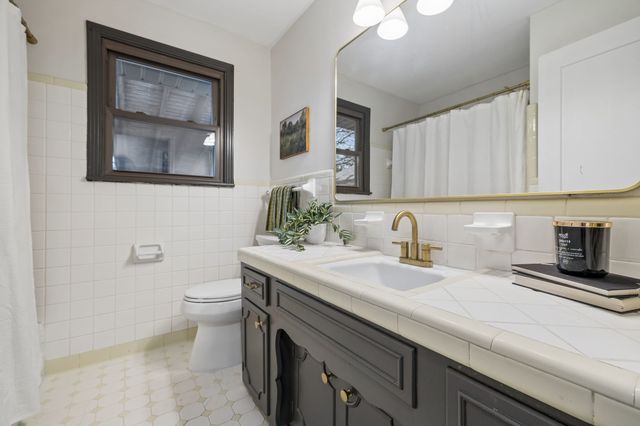 171 New Shackle Island Rd, Hendersonville, TN 37075
