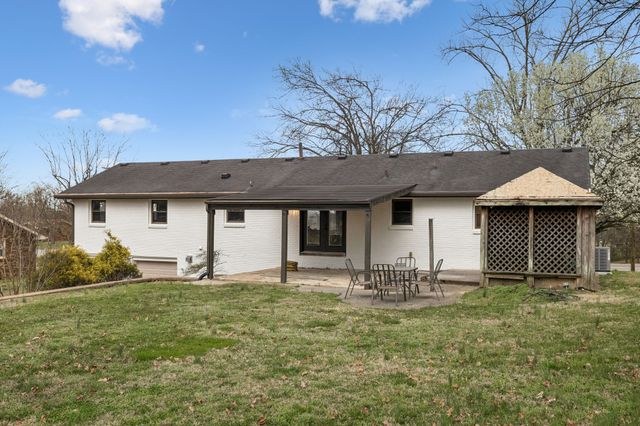 171 New Shackle Island Rd, Hendersonville, TN 37075