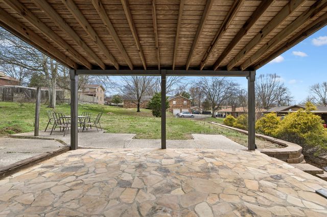 171 New Shackle Island Rd, Hendersonville, TN 37075