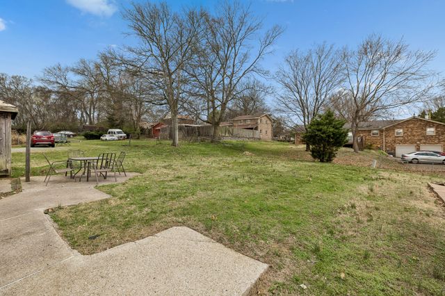171 New Shackle Island Rd, Hendersonville, TN 37075