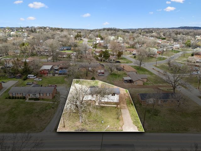 171 New Shackle Island Rd, Hendersonville, TN 37075