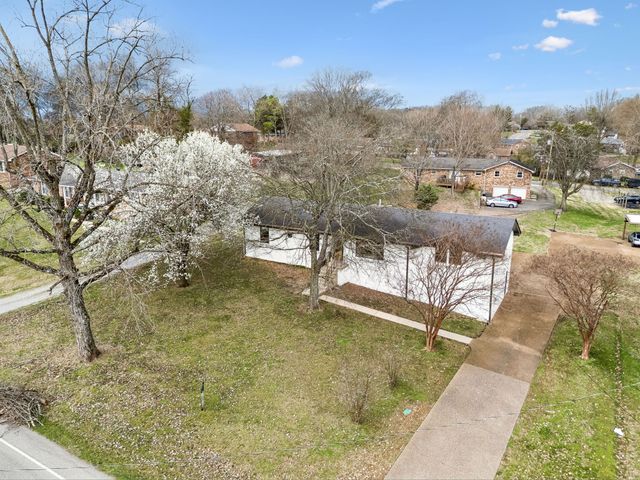 171 New Shackle Island Rd, Hendersonville, TN 37075