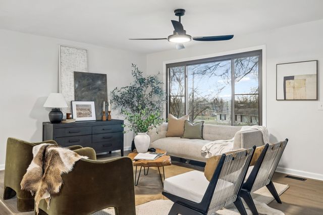 171 New Shackle Island Rd, Hendersonville, TN 37075