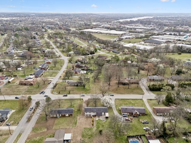 171 New Shackle Island Rd, Hendersonville, TN 37075