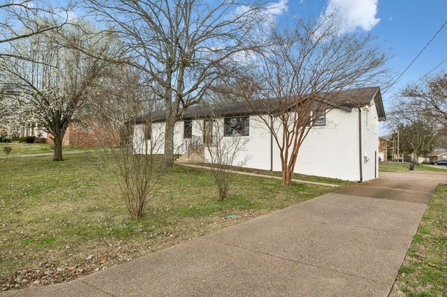 171 New Shackle Island Rd, Hendersonville, TN 37075