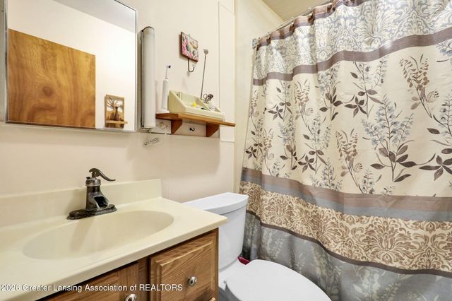 7571 N Hartel Road, Grand Ledge, MI 48837