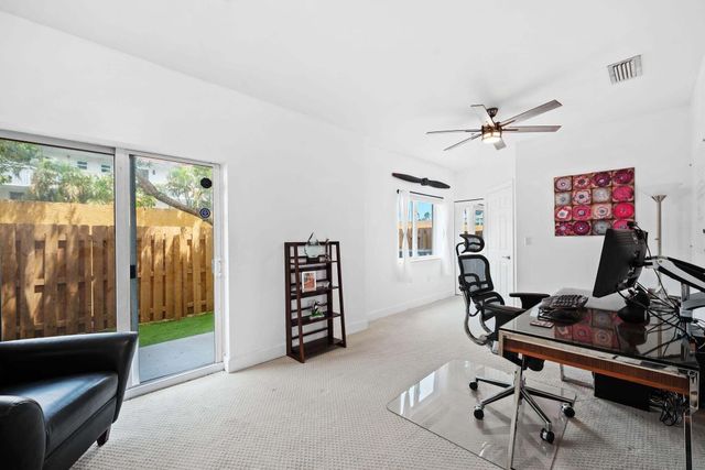 2001 Coral Heights Boulevard, Oakland Park, FL 33308