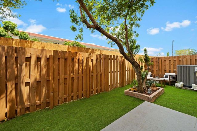 2001 Coral Heights Boulevard, Oakland Park, FL 33308