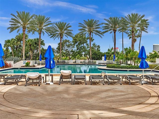 21150 Point Pl 305, Aventura, FL 33180