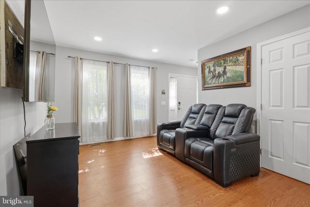 6 CROSS LAUREL CT, Germantown, MD 20876